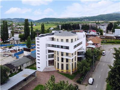 BUSSINES SPITAL PRIVAT CLINICA BIROURI - CLADIRE SI TEREN S+P+4 E DE VANZARE ONESTI